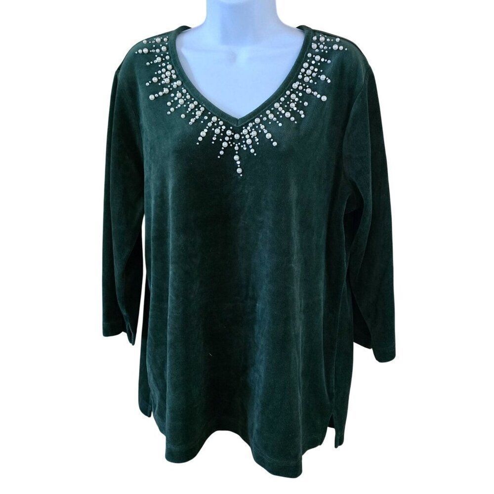 Quacker Factory Green Velvet Top With Pearl Accents bling holiday grannycore